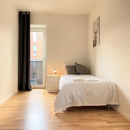 Two-bedroom Close To The Center Apartamento *